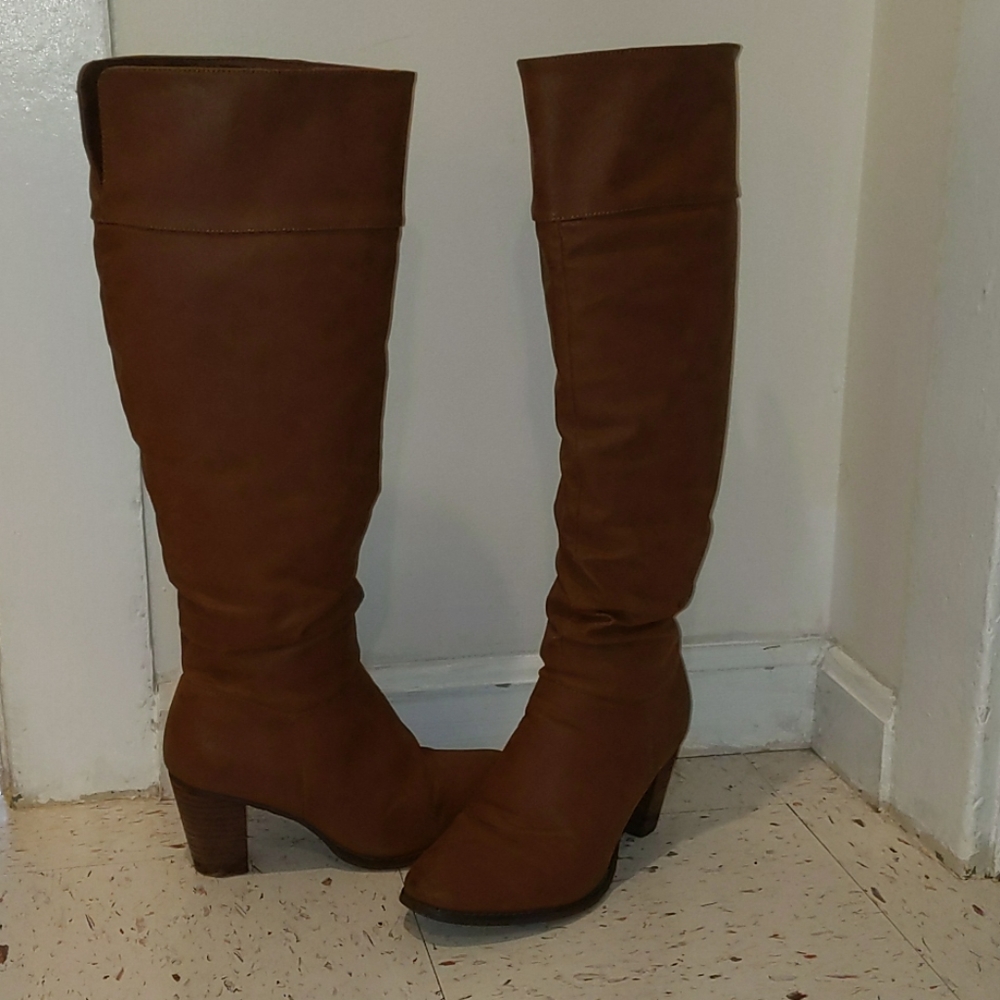 Boots - Picture 2 of 6